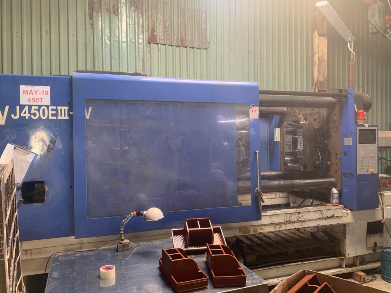 Injection molding machine 1.jpg